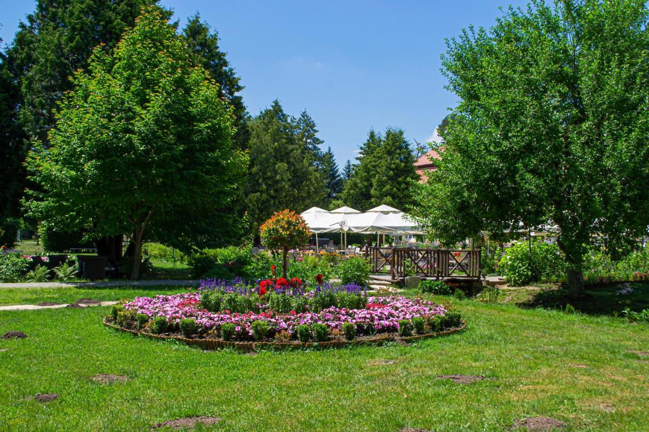 Vila Rozalia Garden Gate Avrig Exterior foto